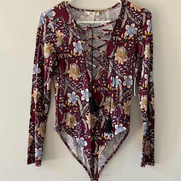 FLORAL BODYSUIT LONG SLEEVE WITH TASSELS. NEVER WORN. NWT. - Picture 2 of 9